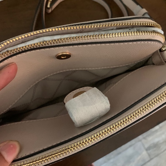 New Mk double zipper crossbody 💝 - Picture 6 of 10